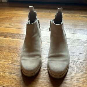 Munro white bootie wedges size 10